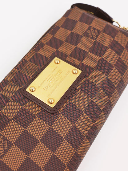 LOUIS VUITTON Pochette Eva Damier Ebene in braunem Canvas elegante Louis Vuitton Clutch aus zweiter Hand