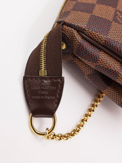 LOUIS VUITTON Pochette Eva Damier Ebene mit goldfarbener Kette und Lederdetail