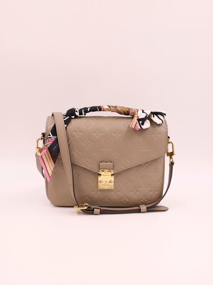 LOUIS VUITTON Pochette Metis Monogram Empreinte Tourterelle inkl. Tuch