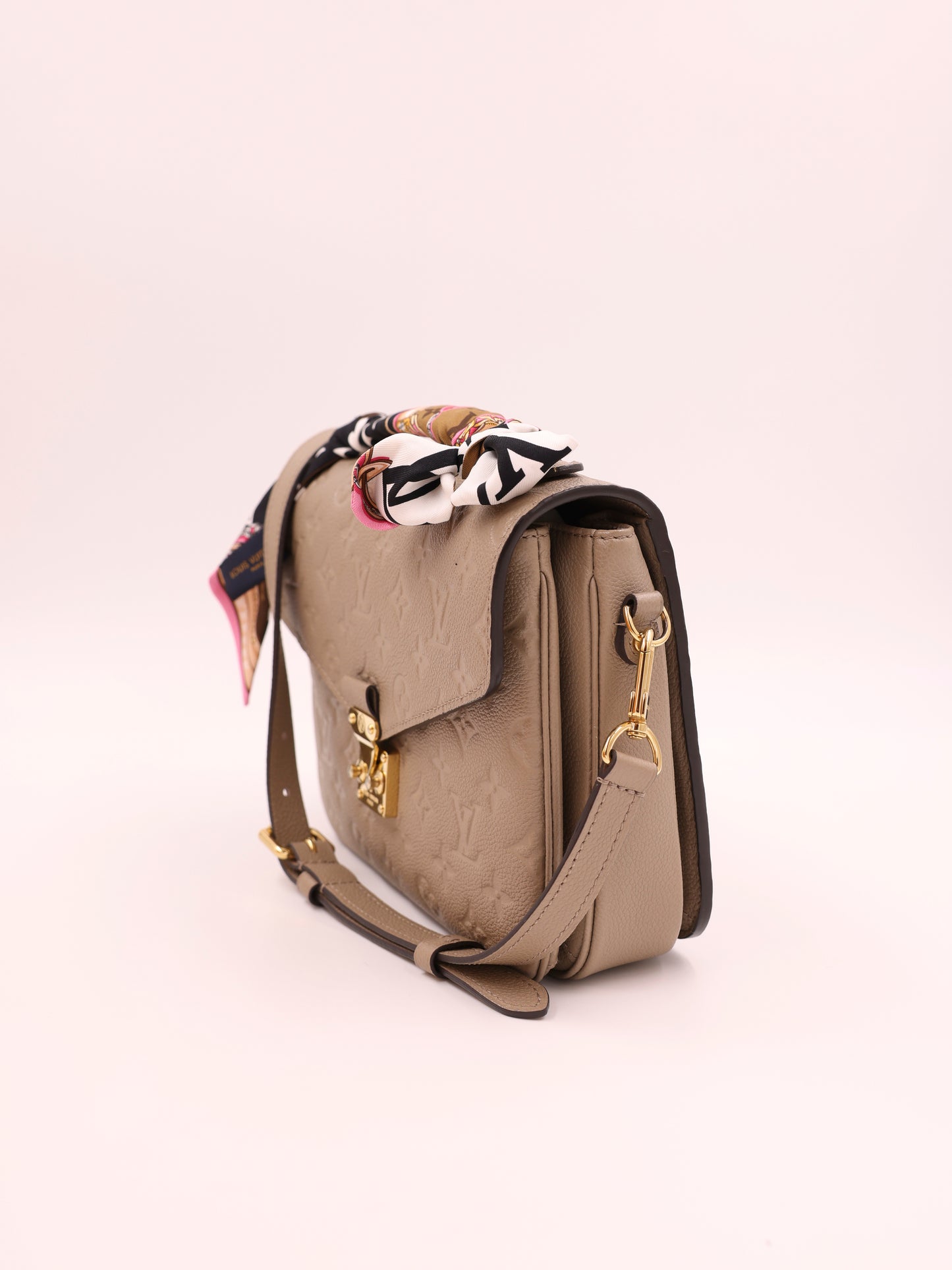 LOUIS VUITTON Pochette Metis Monogram Empreinte Tourterelle inkl. Tuch