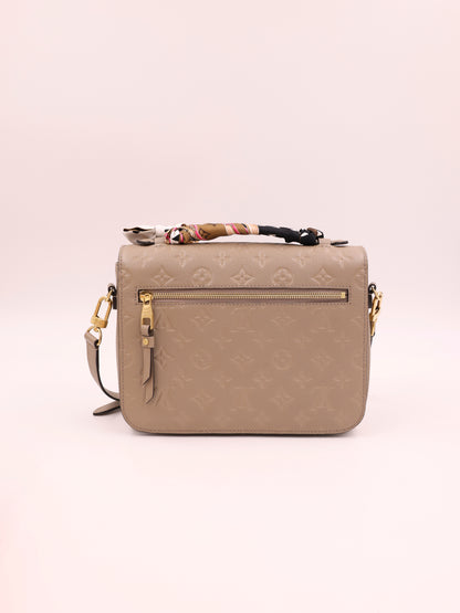LOUIS VUITTON Pochette Metis Monogram Empreinte Tourterelle inkl. Tuch