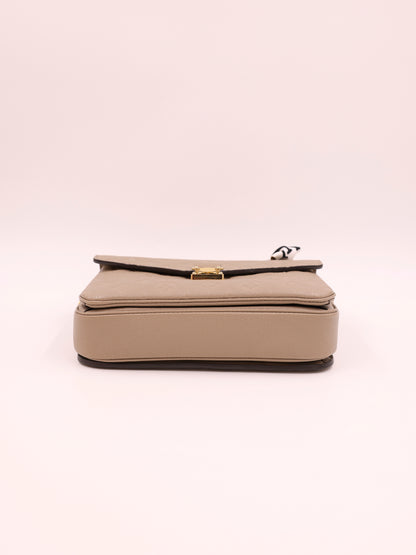 LOUIS VUITTON Pochette Metis Monogram Empreinte Tourterelle inkl. Tuch