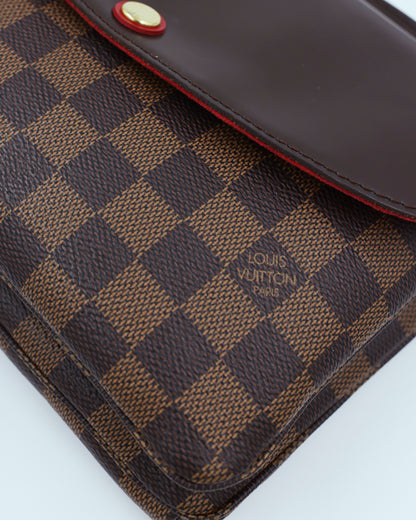 LOUIS VUITTON Twice Damier Ebene mit ikonischem Schachbrettmuster und Lederbesatz