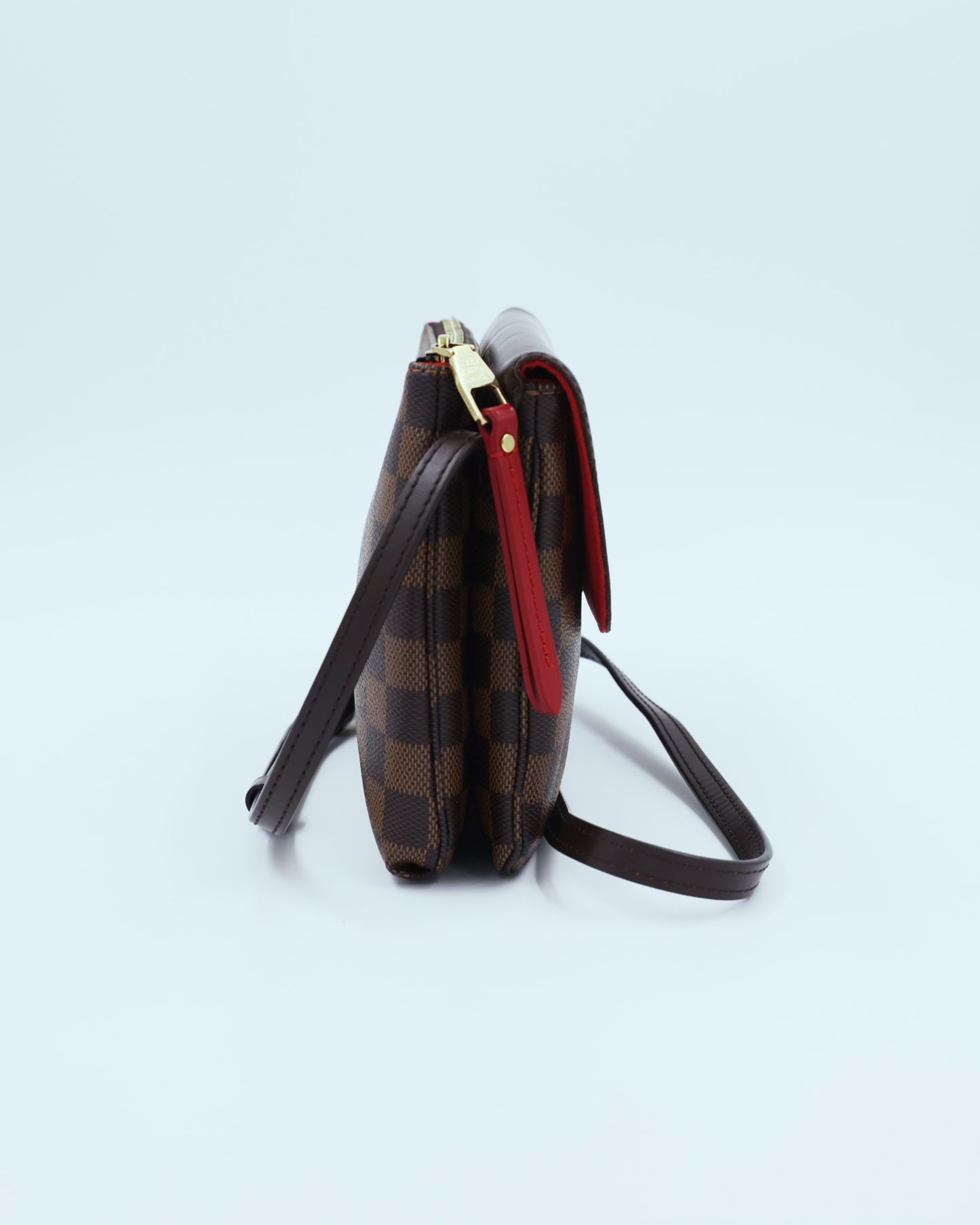 LOUIS VUITTON Twice Damier Ebene Designerhandtasche im Damier-Ebene-Muster mit rotem Innenfutter