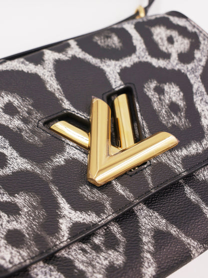 LOUIS VUITTON Twist MM Cat Print Gris mit goldfarbenem Verschluss, Designerhandtasche aus zweiter Hand