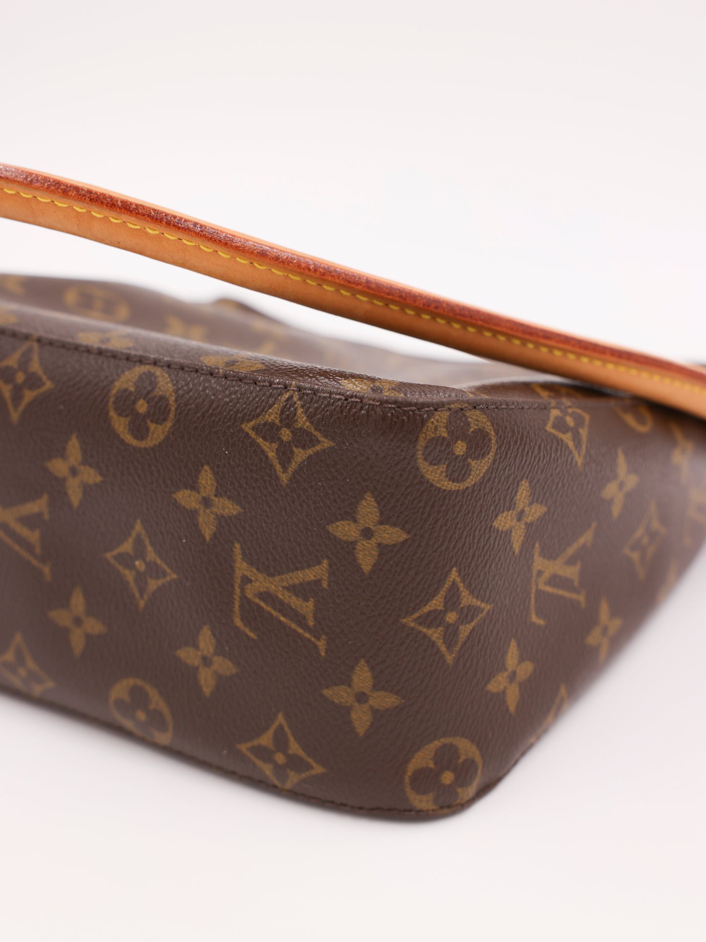 LOUIS VUITTON Looping MM Monogram Canvas