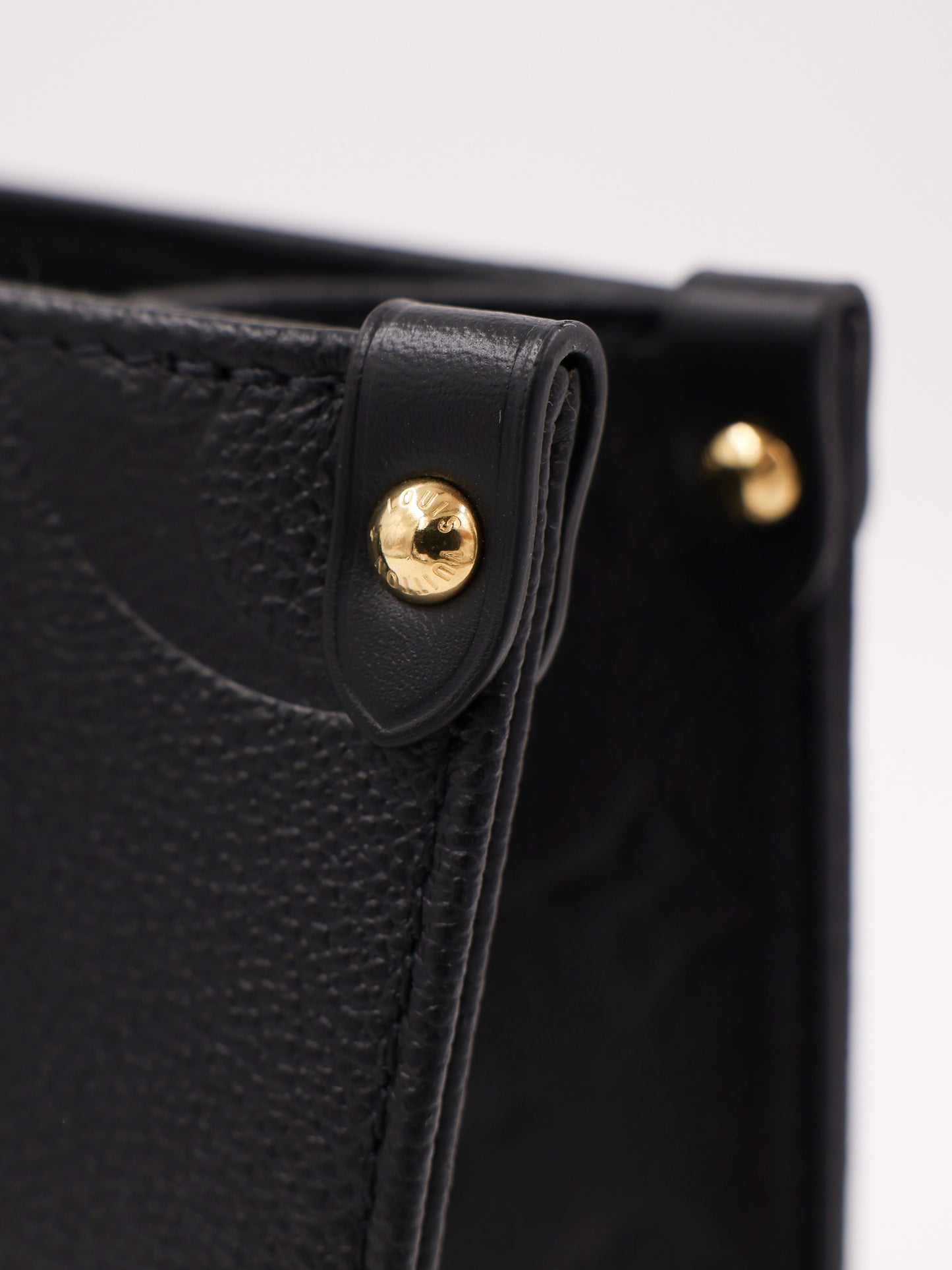 LOUIS VUITTON OnTheGo PM Monogram Empreinte schwarz