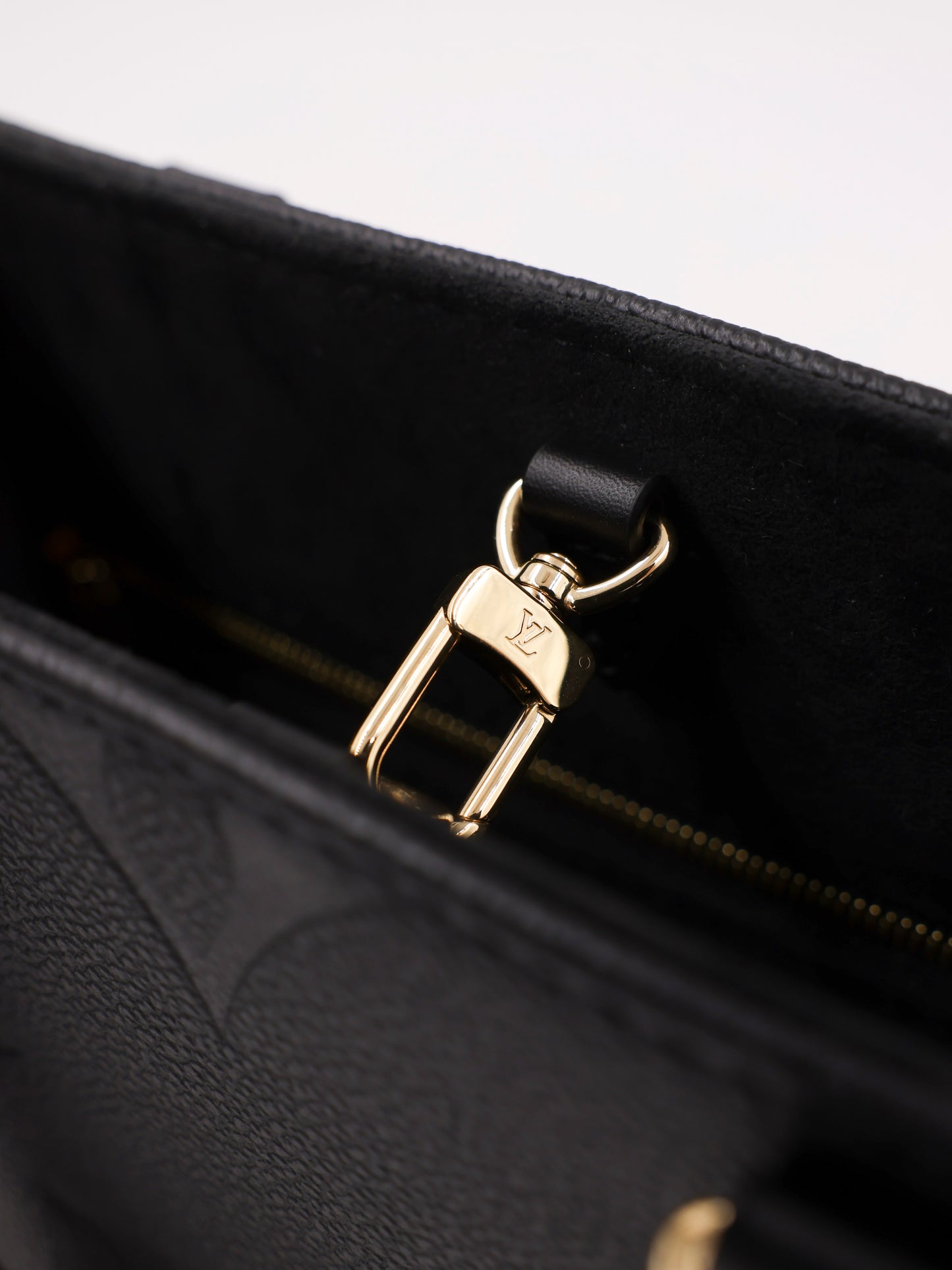 LOUIS VUITTON OnTheGo PM Monogram Empreinte schwarz