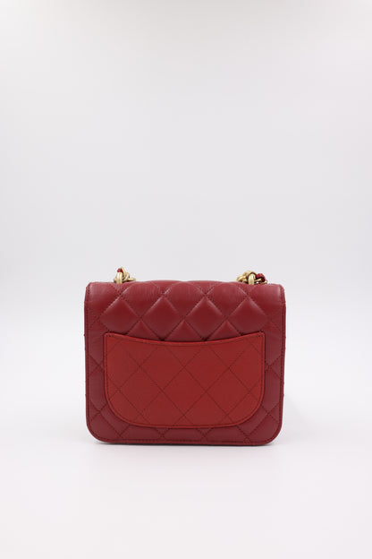 CHANEL Flap small Caviar Lammleder rouge GHW