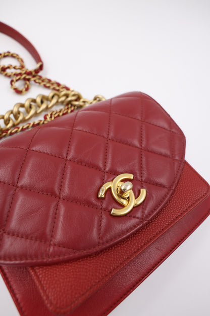 CHANEL Flap small Caviar Lammleder rouge GHW