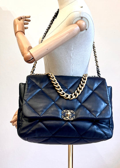 CHANEL 19 Flap Bag large navy Ziegenleder