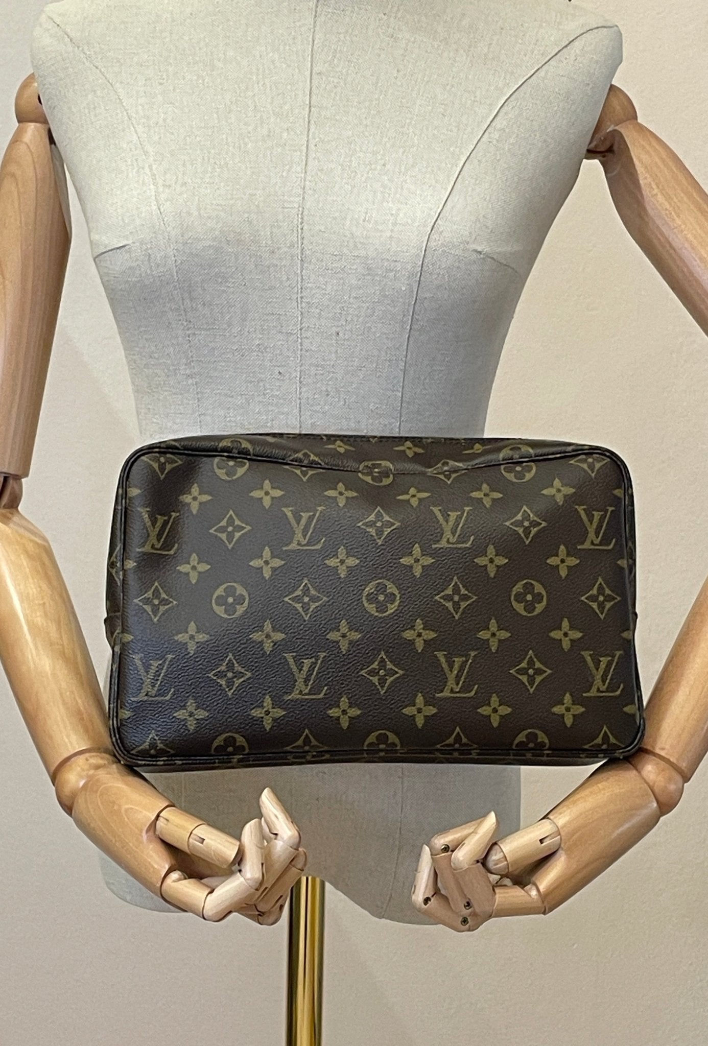 LOUIS VUITTON Trousse Toilette Monogram Canvas - Clutch & Macarons - MB1005 - Clutch & Macarons - 