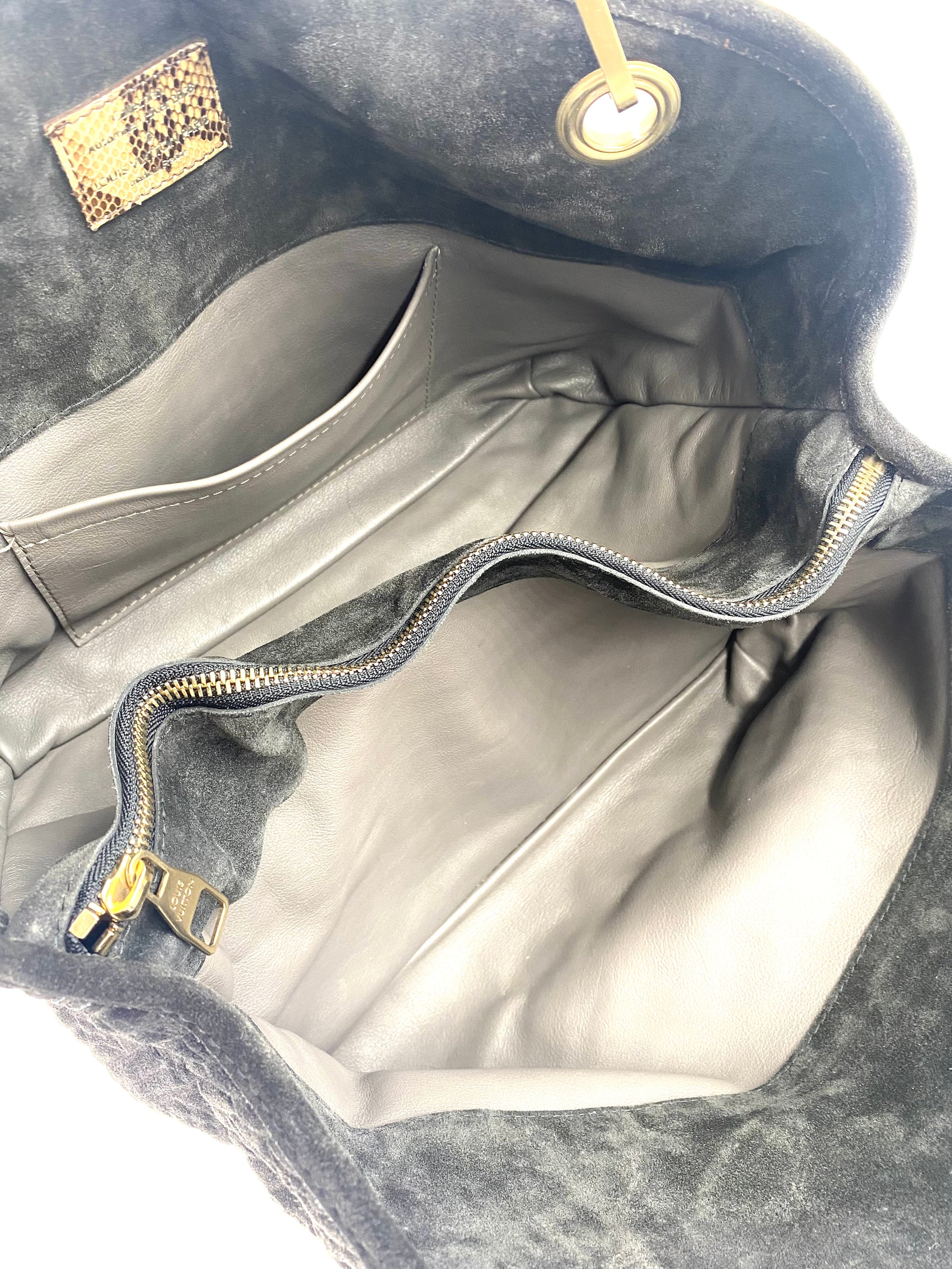 Whisper handbag Louis Vuitton Black in Suede - 31106924