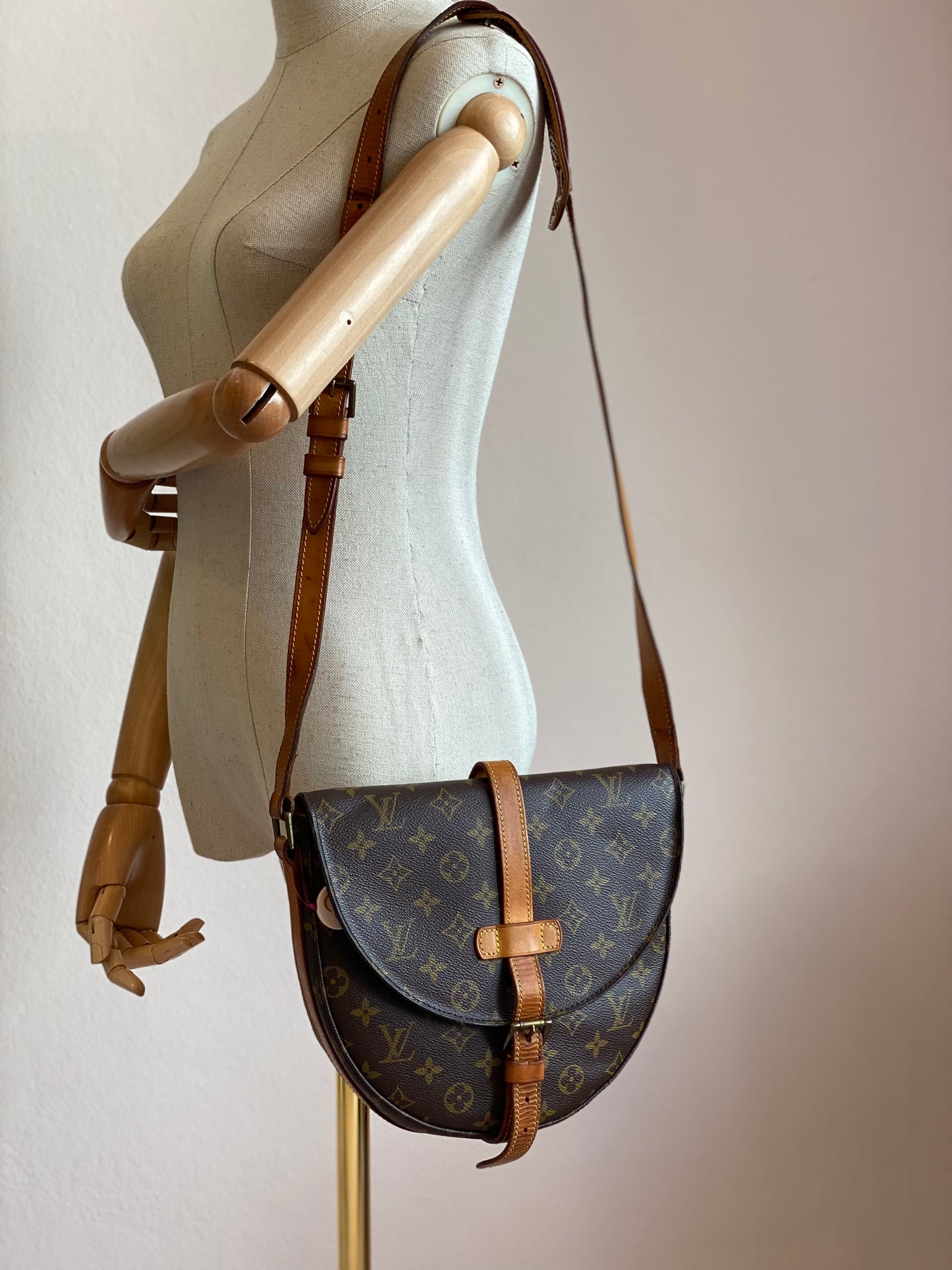 LOUIS VUITTON Chantilly Monogram Canvas