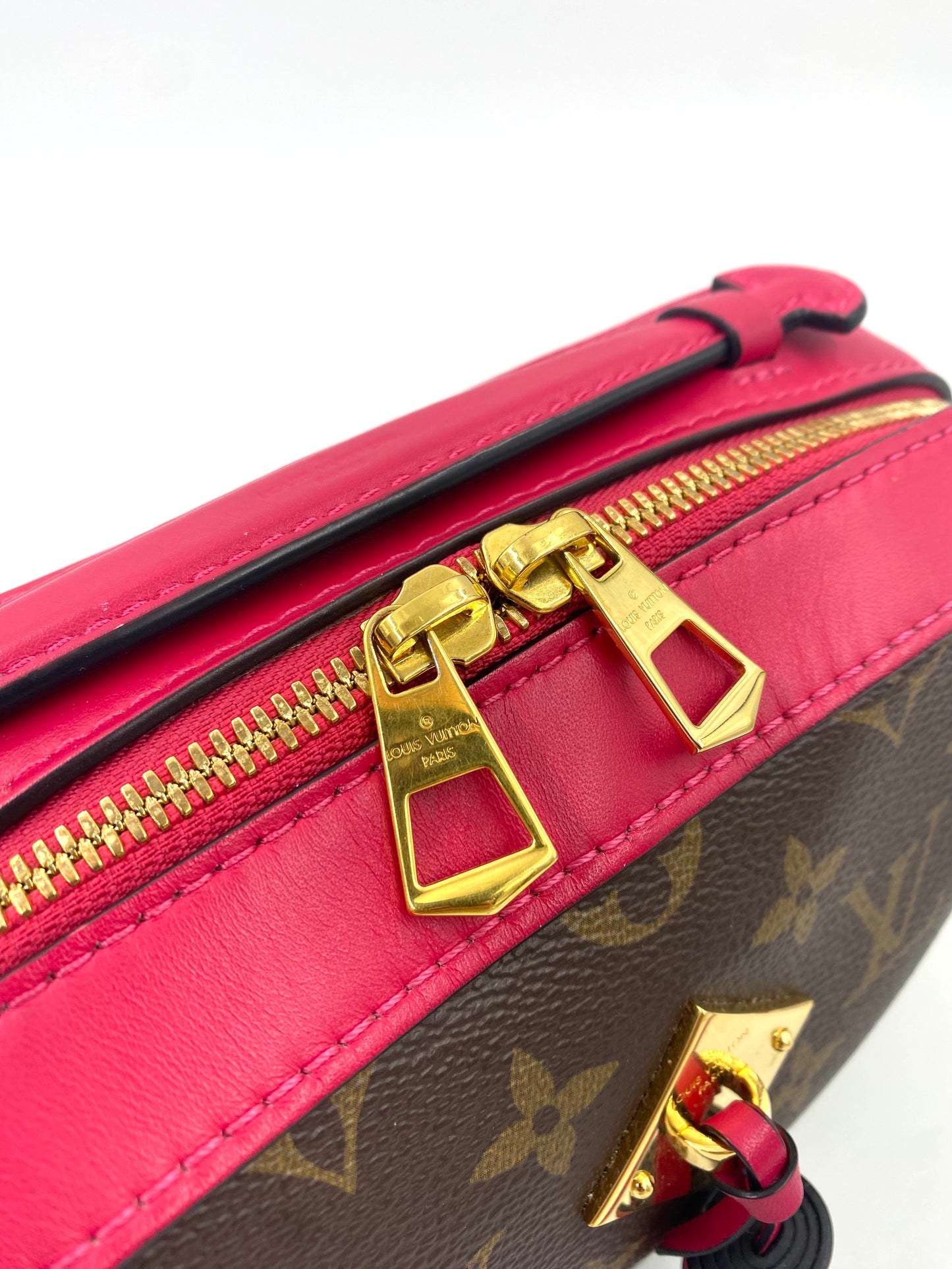 LOUIS VUITTON Saintonge Monogram fuchsia