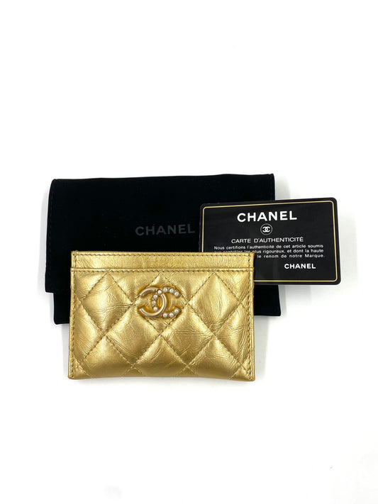 CHANEL Aged Metallic Calf Skin Pearl CC quilted Cardholder Gold