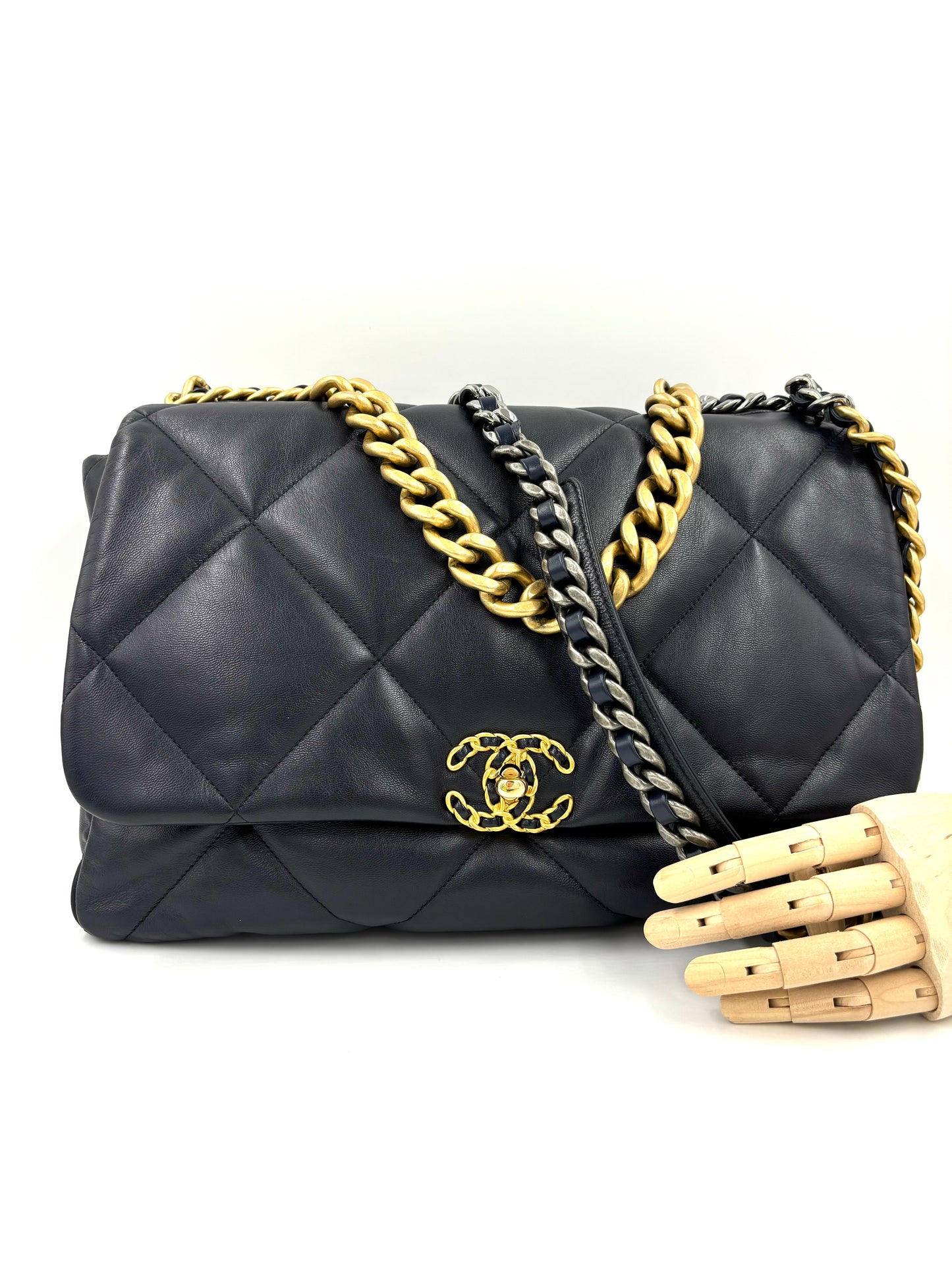 CHANEL 19 Flap Bag large navy Ziegenleder