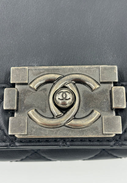 CHANEL Boy Bag Multichain schwarz