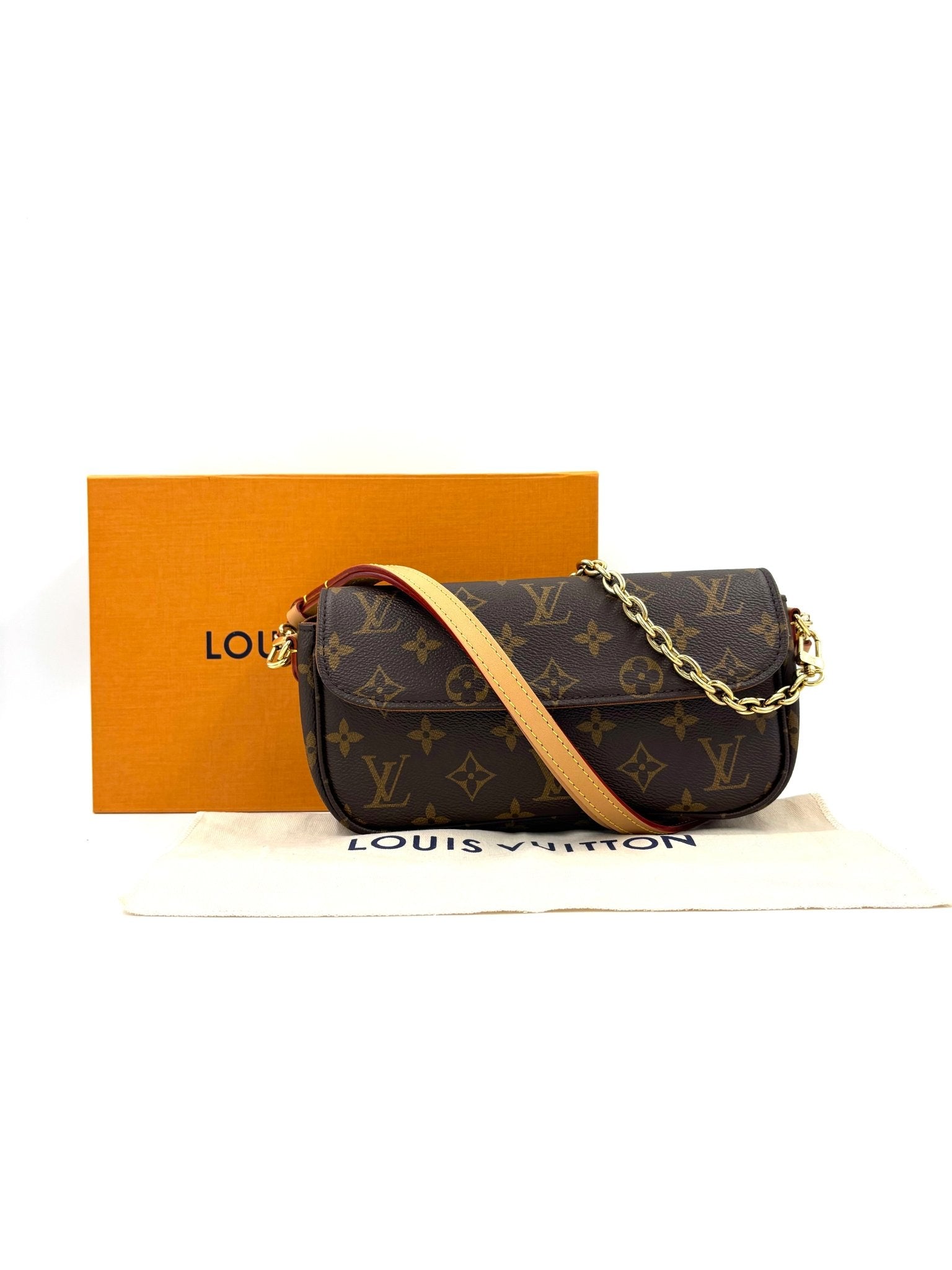 LOUIS VUITTON Ivy Woc Monogram Canvas - Clutch & Macarons - Chip - Clutch & Macarons - 