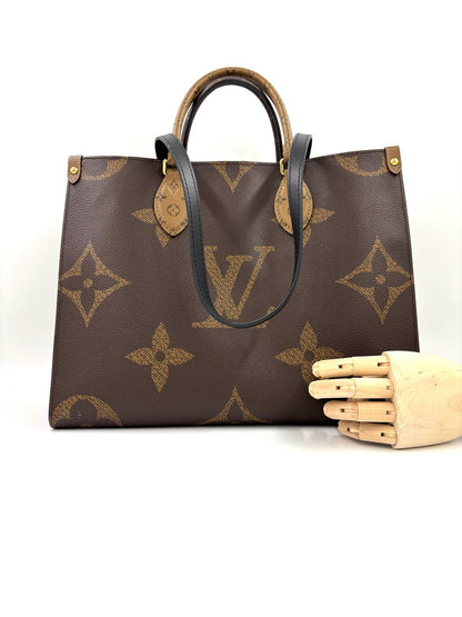 LOUIS VUITTON Onthego MM Monogram Giant - Clutch & Macarons - Chip - Clutch & Macarons - 