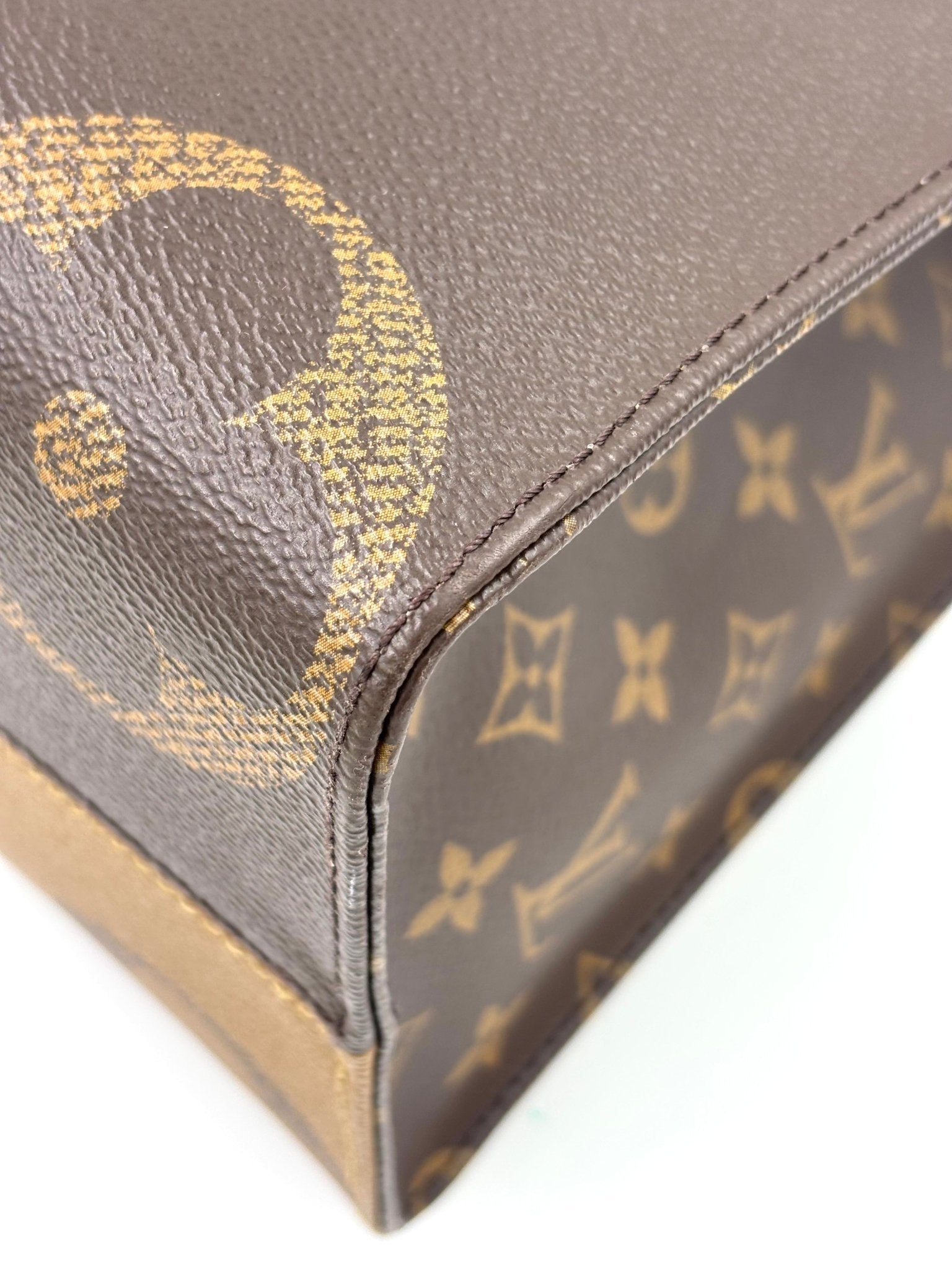 LOUIS VUITTON Onthego MM Monogram Giant - Clutch & Macarons - Chip - Clutch & Macarons - 