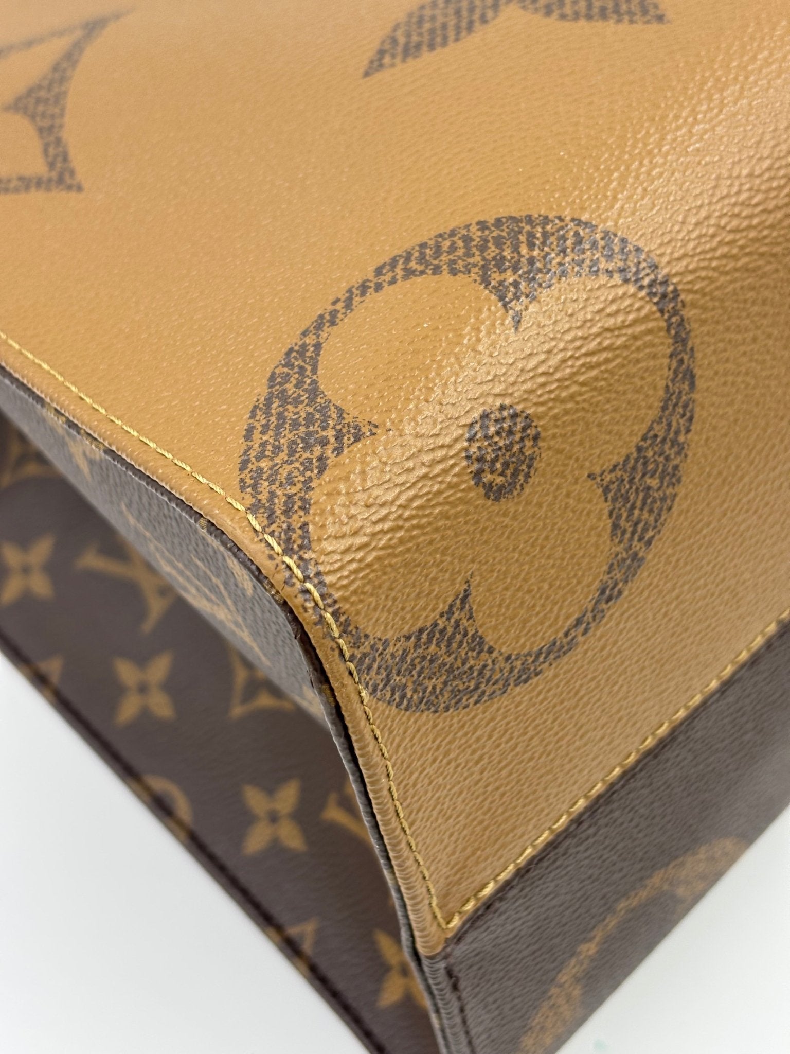 LOUIS VUITTON Onthego MM Monogram Giant - Clutch & Macarons - Chip - Clutch & Macarons - 