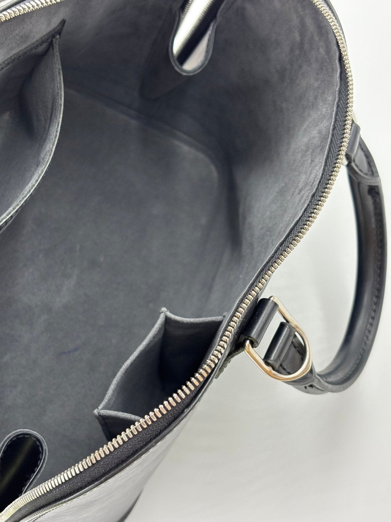 LOUIS VUITTON Alma PM Epileder schwarz mit Schulterriemen - Clutch & Macarons - FL1006 - Clutch & Macarons - 